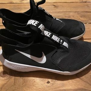 Boys Nike slip on gym shoe, sneaker!